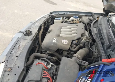 2004 Volkswagen Jetta Gls z USA, uszkodzony, nr VIN 3VWSK69M74M005594